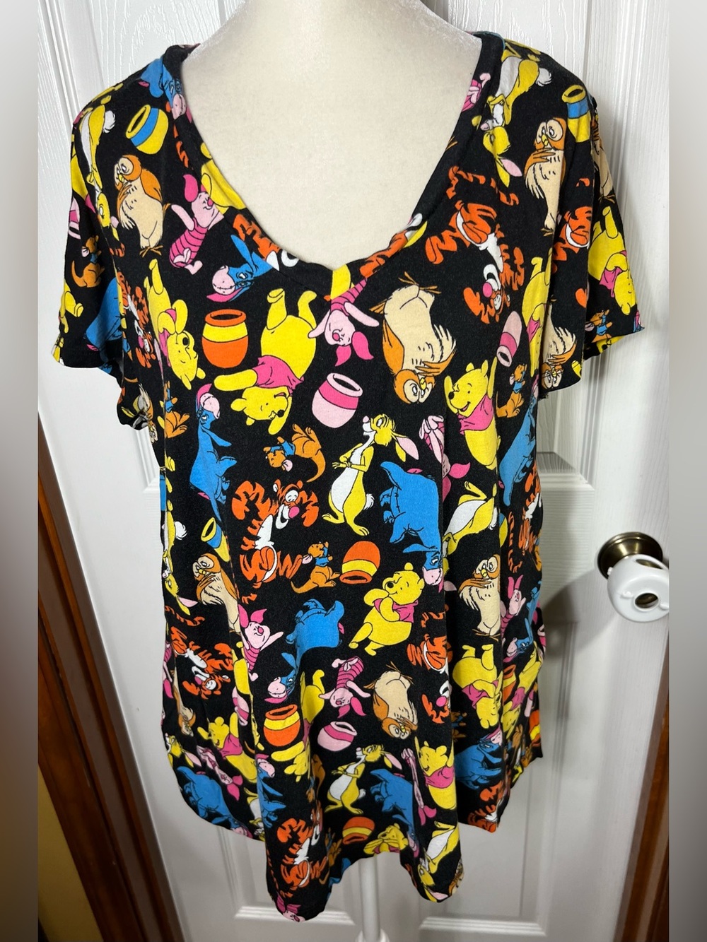 Disney Winnie the Pooh Pooh Bear Graphic Tee Top T Shirt Short Sleeve Women’s L